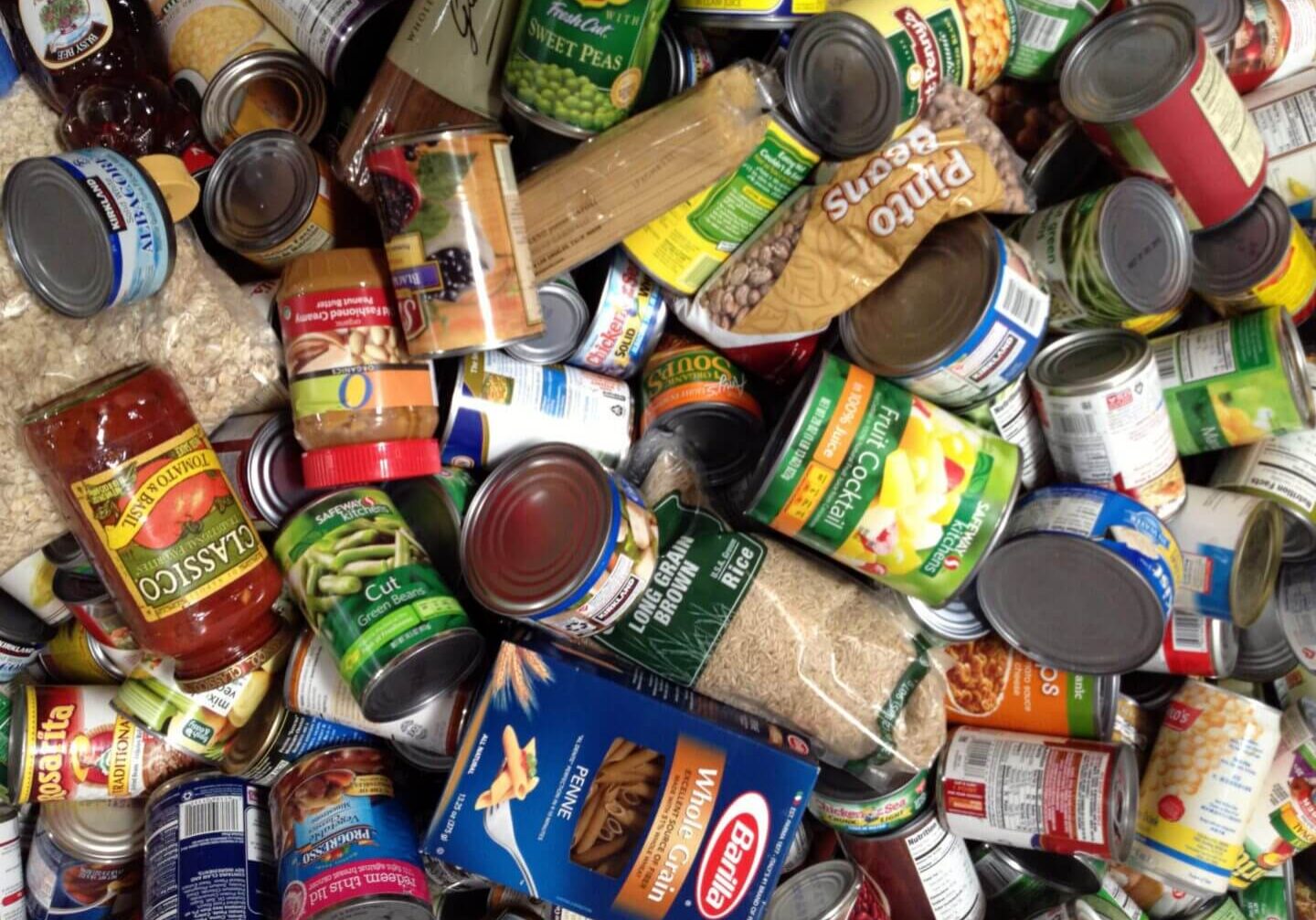 A pile of food that is in the middle of a pile.